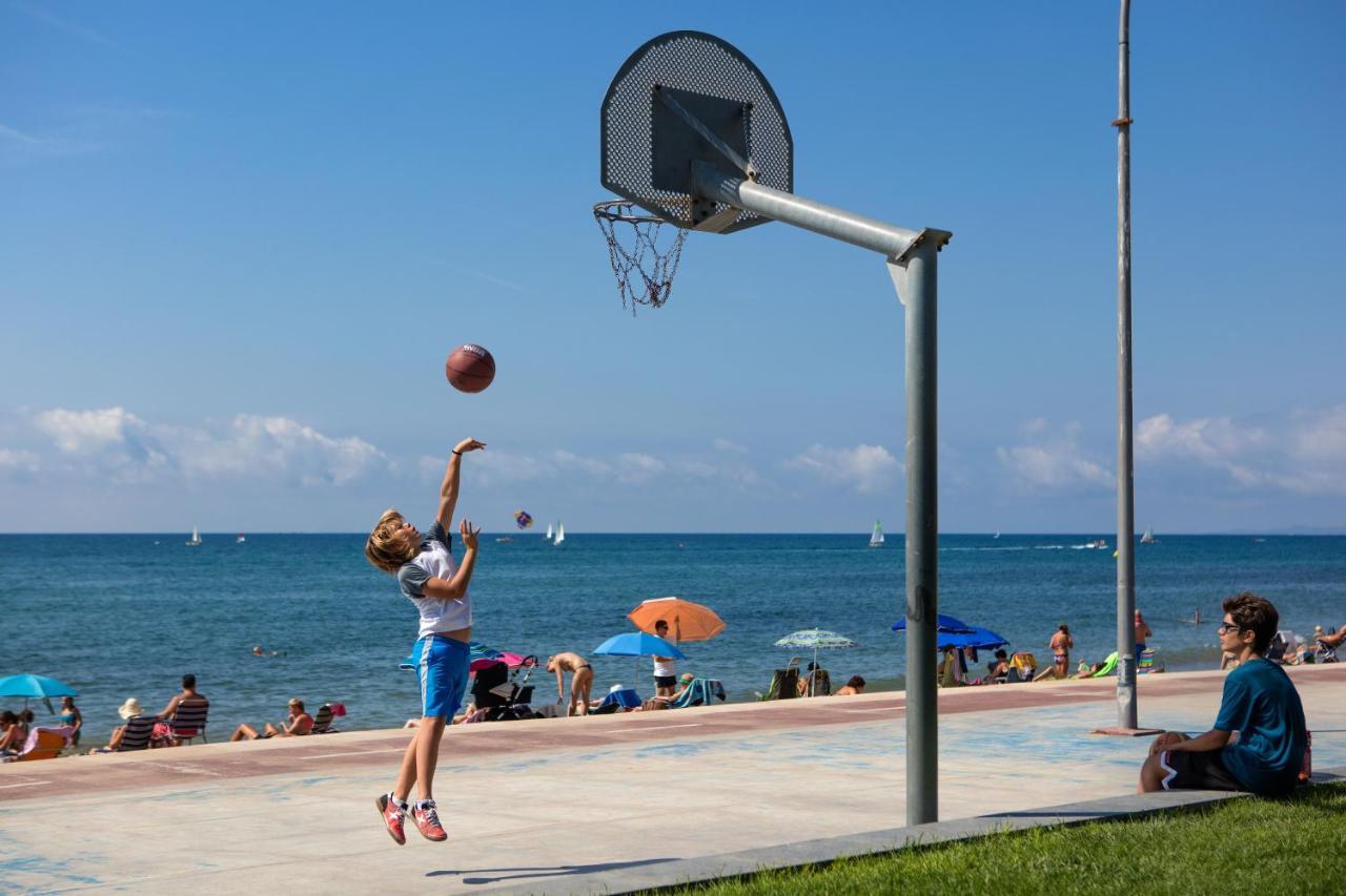Villa Gladiols Cambrils Bagian luar foto