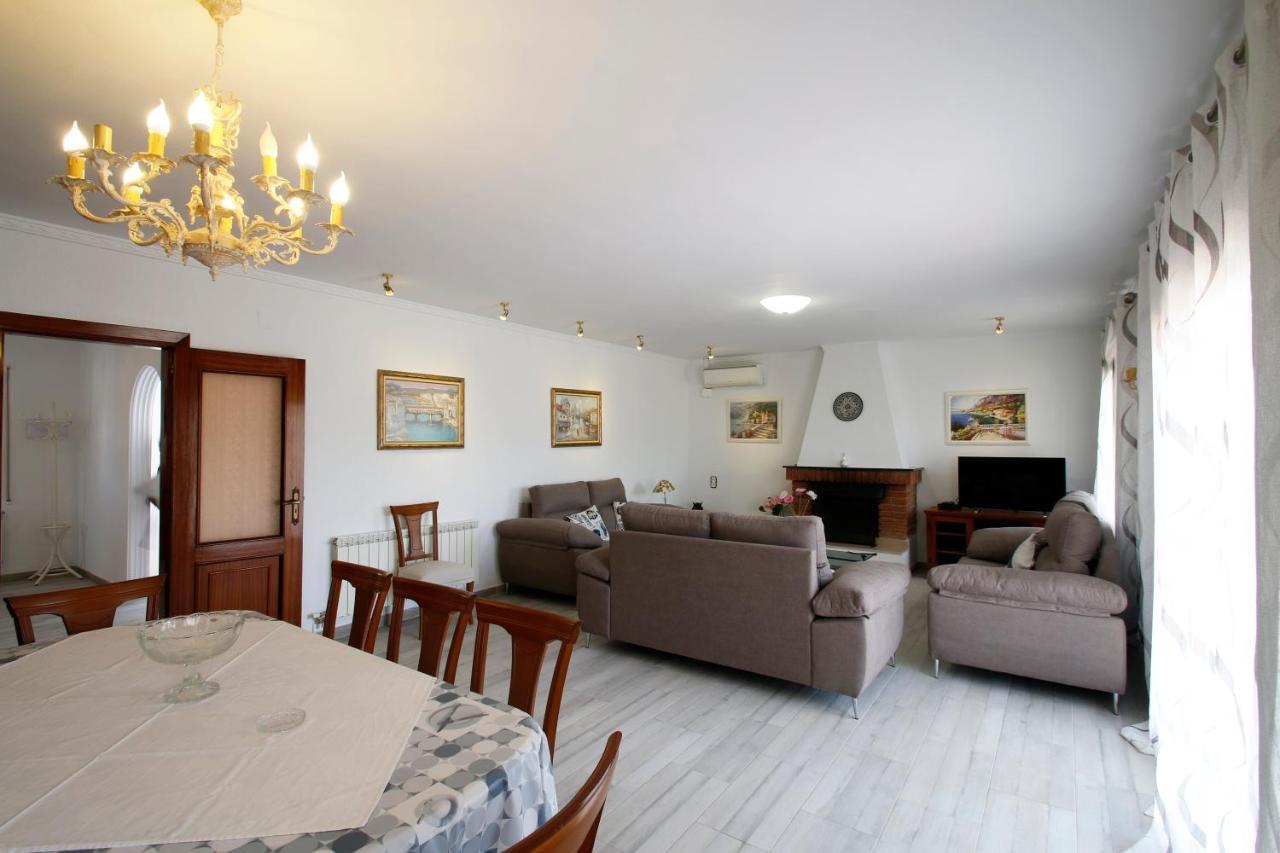 Villa Gladiols Cambrils Bagian luar foto
