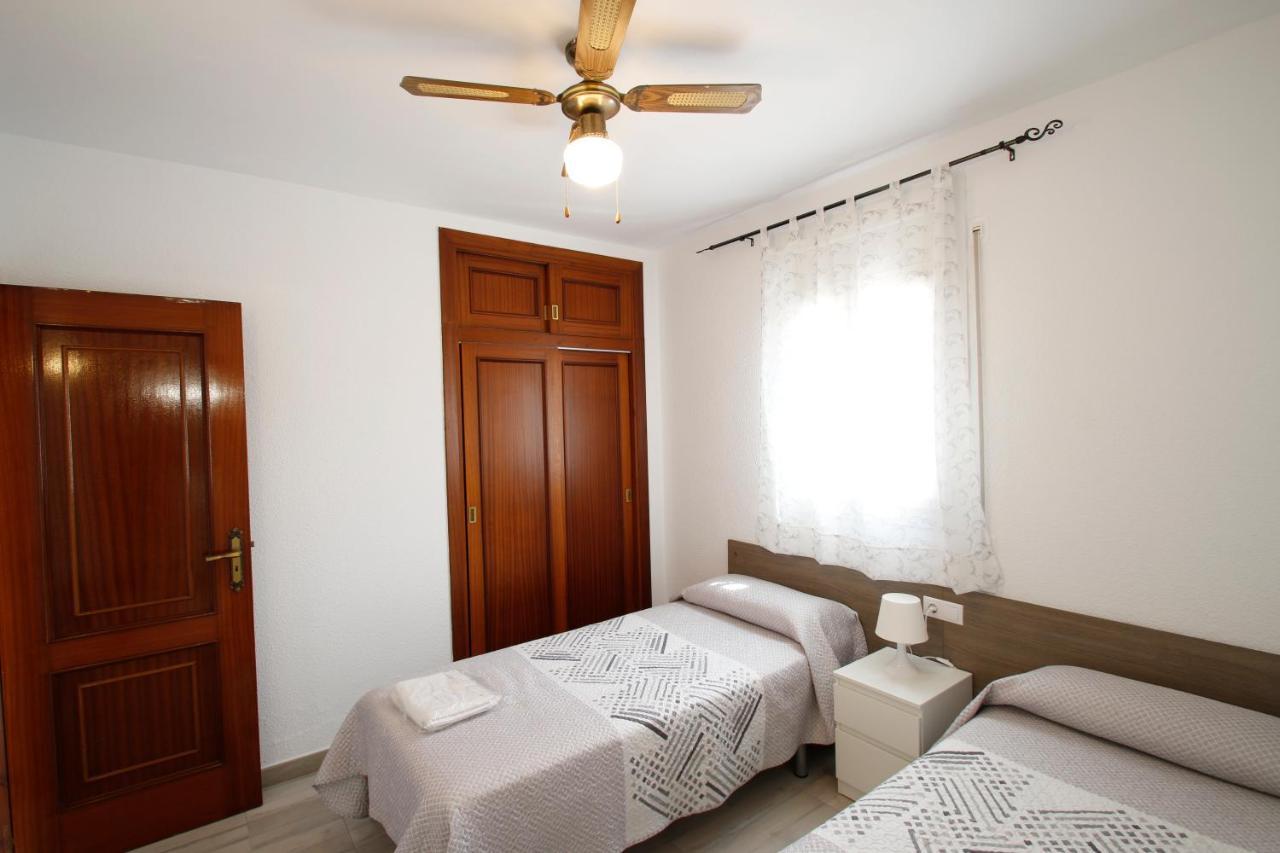 Villa Gladiols Cambrils Bagian luar foto